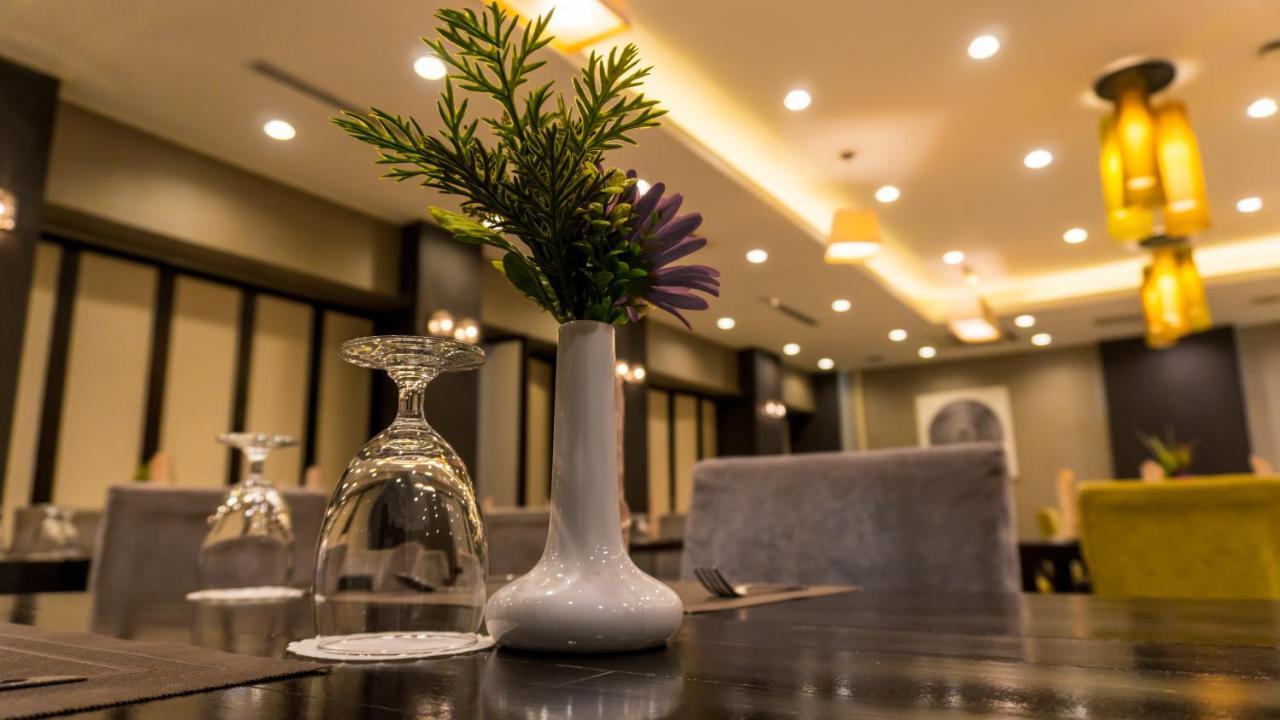 Laotel Vientiane Dış mekan fotoğraf